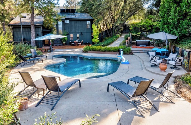 Spacious Mountain View Home - Pool, Spa, Game Room & Stunning Views [Sleeps 16]