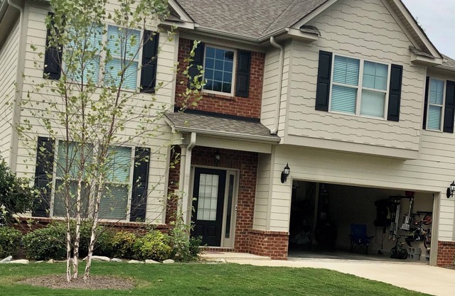 Spacious Newnan Retreat - Minutes from Hospital & Celebrations!