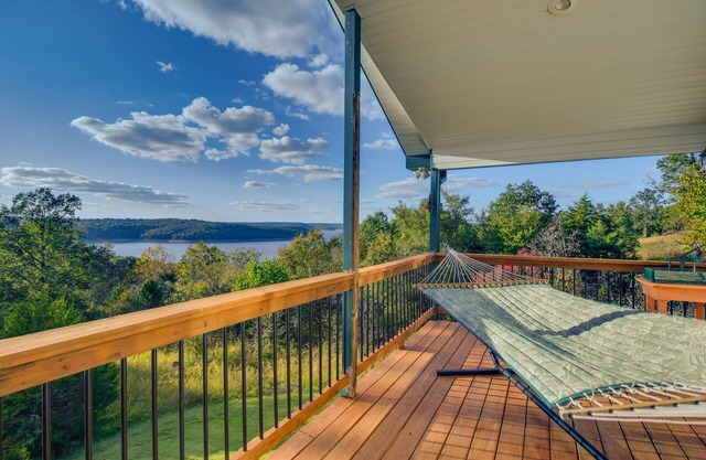 Spacious Norfork Lake Home: Game Room + Views!