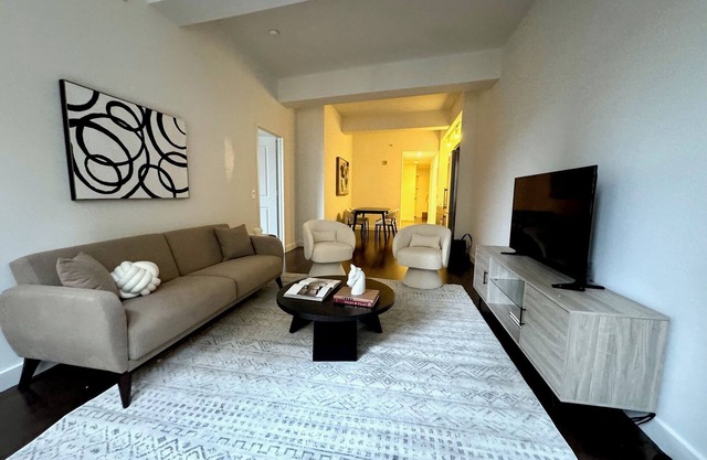 Spacious NYC 1-bedroom; Downtown with 24/7 Doorman
