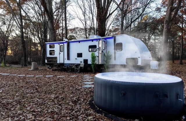 Spacious Oasis With Hot Tub & Firepit In The Woods