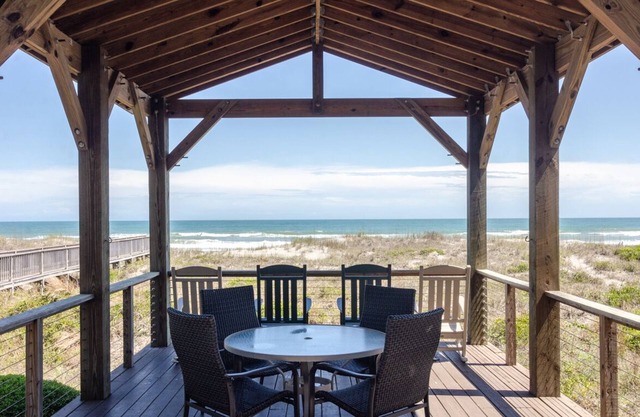 Confortable 4 chambres, 4 et 1/2 salle de bain maison en bord de mer parmi les dunes