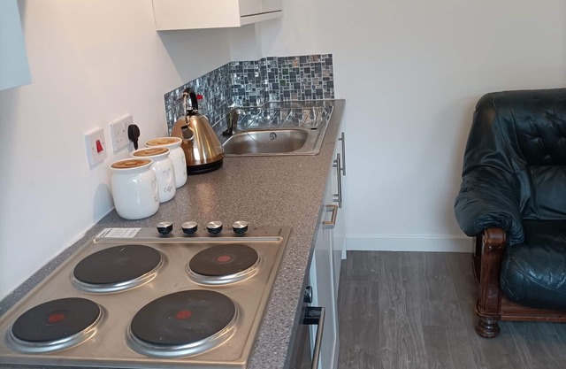 Spacious one bedroom & Living Room family apartment - non smoker