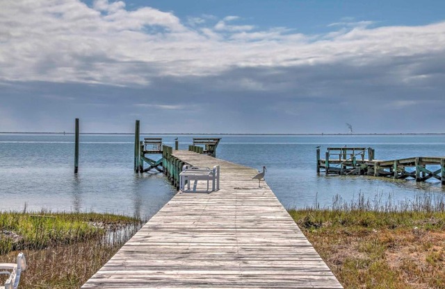Spacious Outer Banks House with Private Dock!