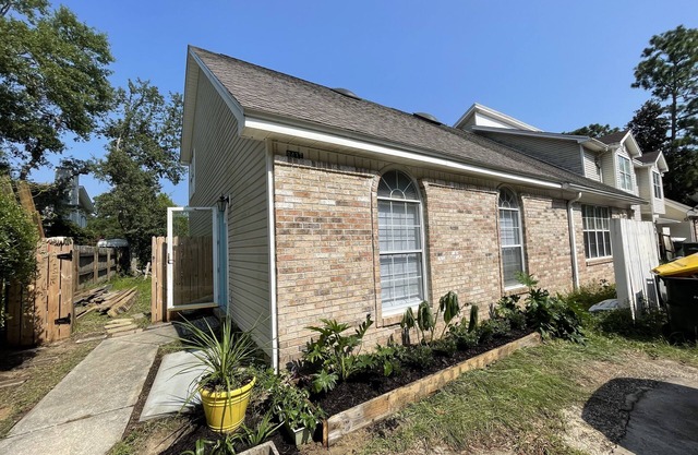 Spacious Oversized Townhome! The Blue Water Bungalow