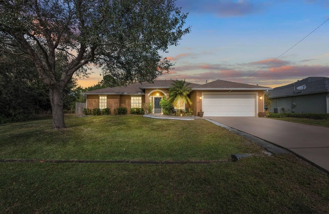 Spacious Paradise House near Jensen Beach! With Game Room & Sunroom