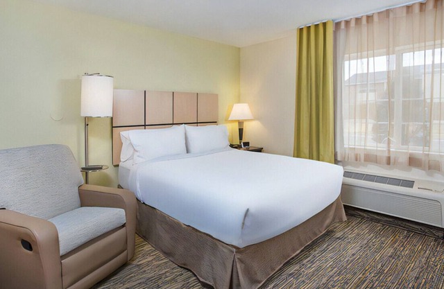 Spacious & Pet-Friendly Suite with Full Kitchen