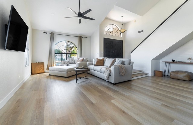 Spacious Pet Friendly 5BR with Pool In Glendale by RedAwning