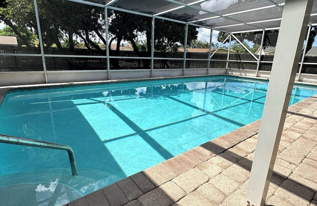 Luxurious 4-Bedroom Oasis with Private Pool, Luxurious 4 Bedroom Oasis, Perfect for Large Groups