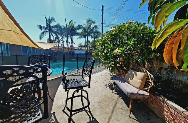 Spacious Pool Home Near Disneyland, Anaheim Convention, Near Local Beaches