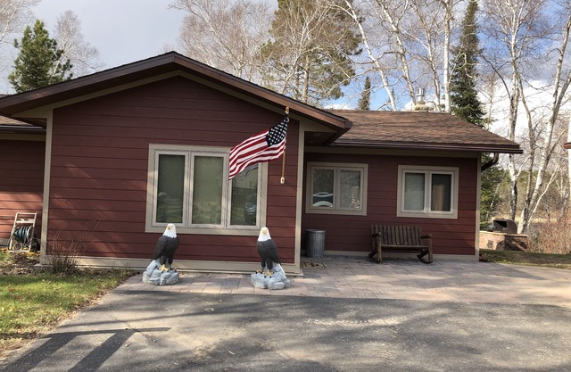 Spacious private cabin on the mighty Mississippi, 1/2 mile to Lake Winnie.
