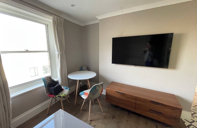 Spacious & Pristine 2BD Flat - Balham!