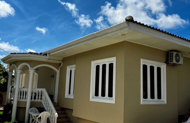 Spacious & Private 7-bedroom Villa with WiFi and AC in Willemstad, Curacao