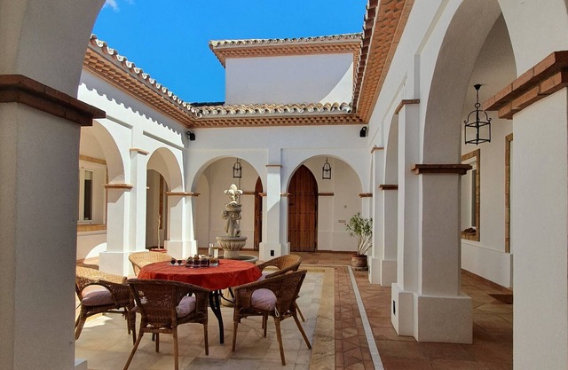 Spacieuse villa privée avec piscine