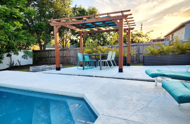 Spacious Private Family Home with Pool
