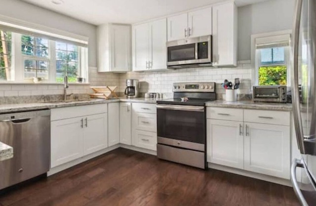 Spacious Private Home with a Great Kitchen and Deck near Seattle