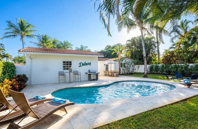Spacious Private Pool Oasis
