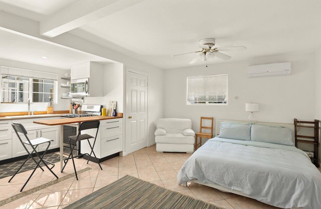 Spacious, Private Studio w/ Garden & Kitchen