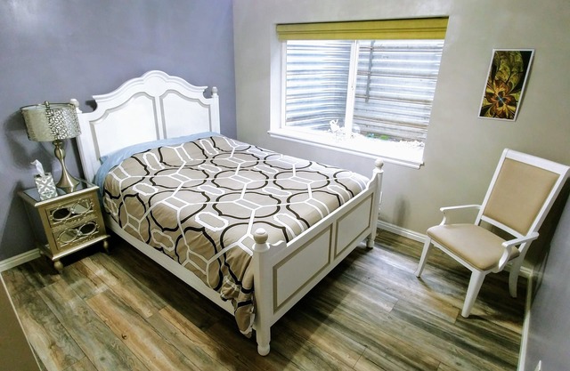 Spacieux appartement privé 2bd au rez-de-chaussée