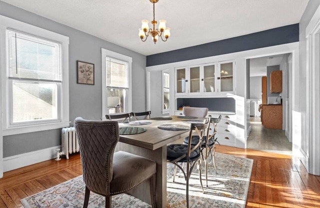 Charming 2-bedroom in West Hartford, Free Parking, WiFi