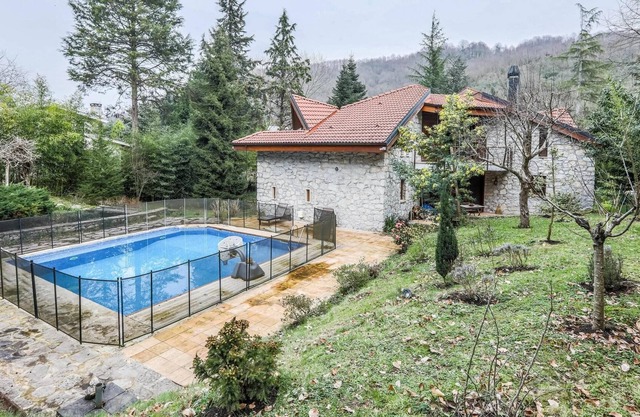 Spacious Private Villa with Pool in Sile