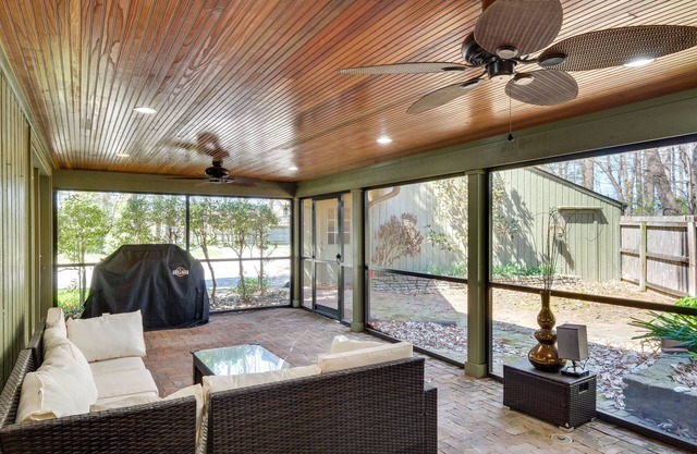 Spacious Prospect Cottage w/ Deck & Scenic Views