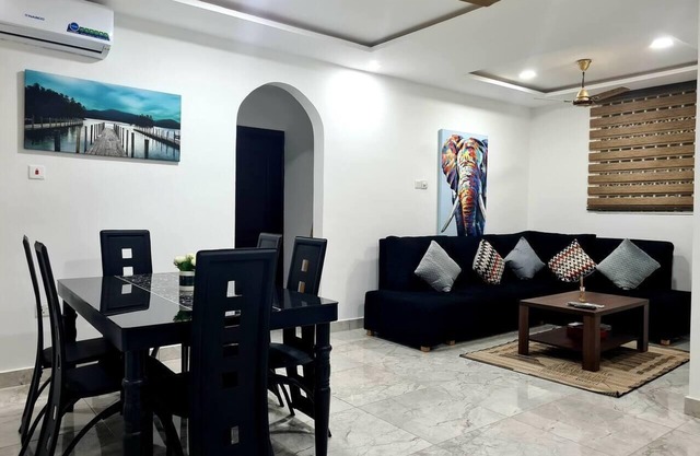 Spacious, Quiet & Cozy- Close to Highway-Parking