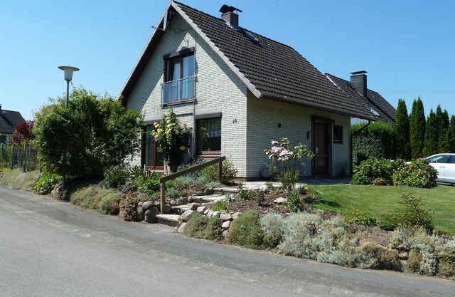 maison de vacances spacieuse et calme avec jardin et vue sur la mer Baltique, à proximité de la rue