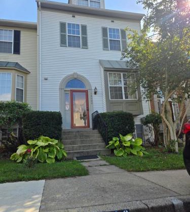 Spacious Quiet 3 Bedrooms Townhome Free Parking, Sleeps-9