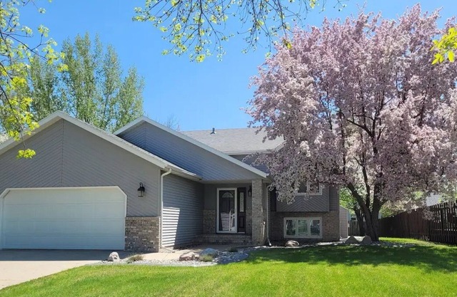Spacious, quiet, and private home near many area attractions!
