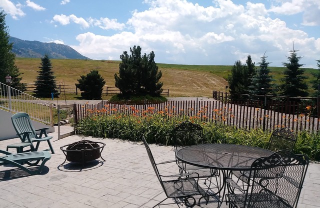 Maison de campagne spacieuse et calme avec une vue imprenable depuis un patio privé