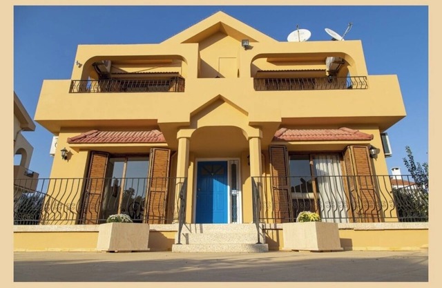 Spacious Quiet Family Villa With Panoramic Views. 1 min to Waterpark & Beach