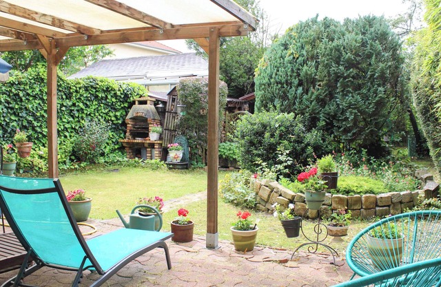 Spacious, quiet house with pretty garden