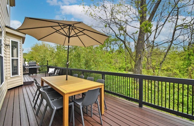 Spacious, Quiet, and Upscale Comfort, Centrally Located Near Dining and Shops