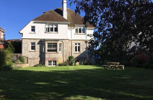 Maison spacieuse et élégante à Swanage. Endroit calme, plage à quelques minutes, grand jardin.