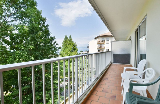 Spacieux appartement refait à neuf avec balcon et garage, proche centre-ville