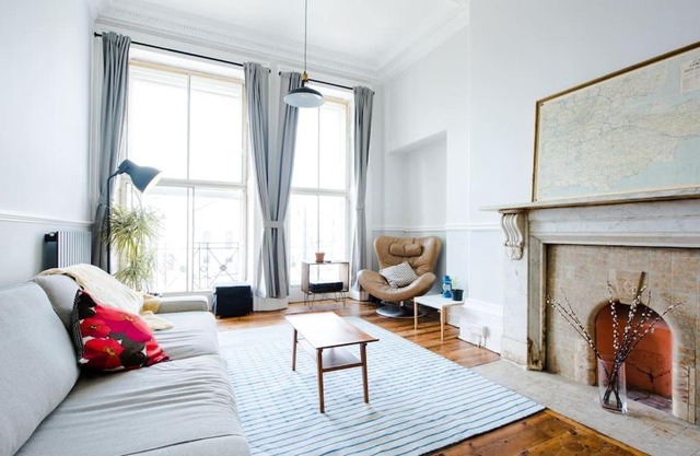 Spacious Regency Apartment - Old Town