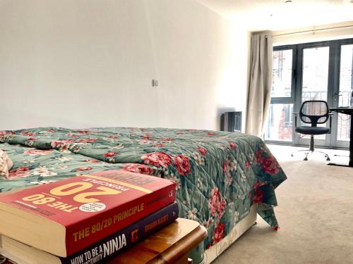Spacious Relaxing Double Bedroom near Heart of City