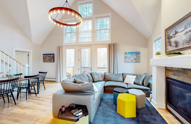 Spacious & renovated condo with balcony, fireplace, jetted tub, desk, W/D, & AC