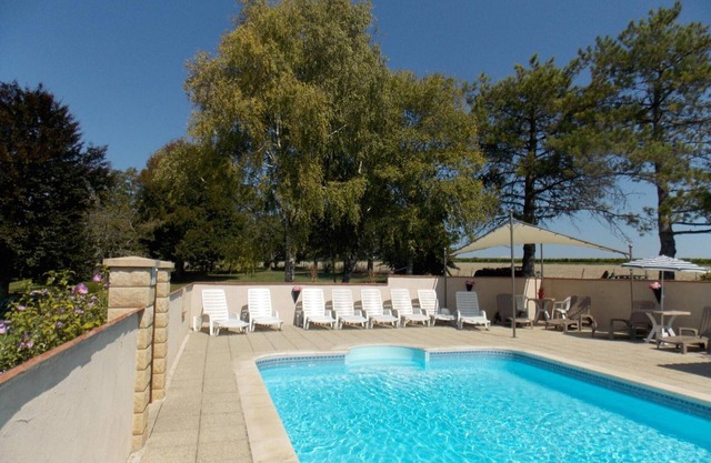 Gîte spacieux avec piscine chauffée, jardin, WIFI et animaux admis