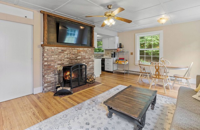 Spacious Retreat Tamworth: Main House & Cottage - Sleeps 12