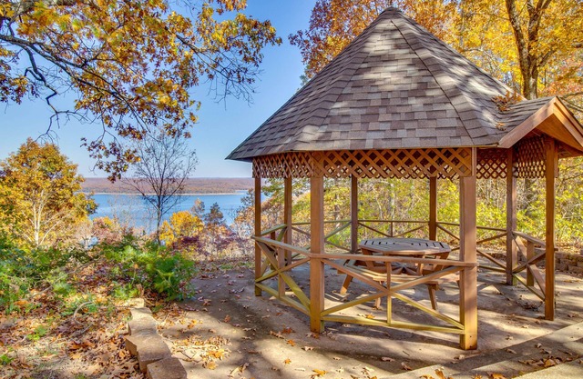 Spacious Retreat w/ Stunning Norfork Lake Views!