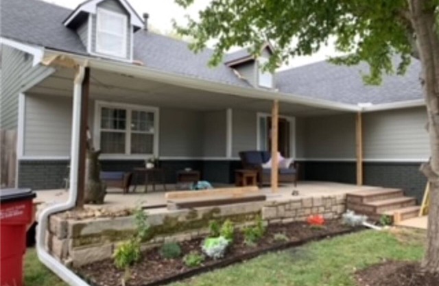 Spacious Retreat with great yard 4bd/3bth