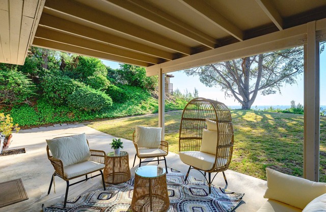 Spacious Retreat With Scenic Mountain Views
