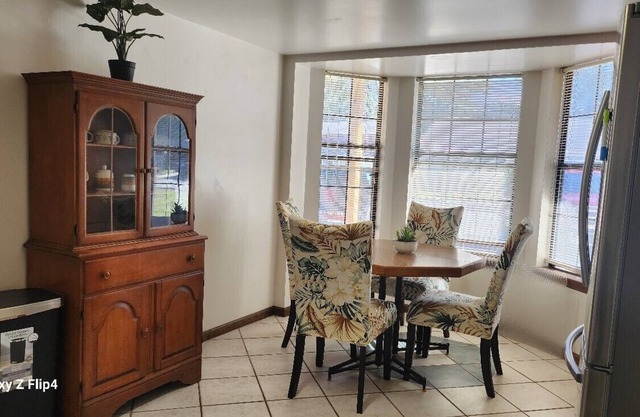 Spacious Ridge Manor Villa with BBQ, Screened Lanai, and Views