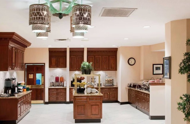 Spacious River Walk Suite, Pet-Friendlyn