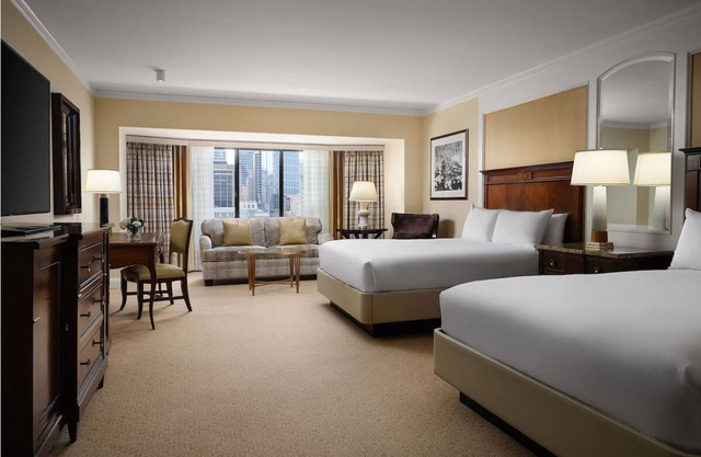 Spacious Room Near Downtown w/ Gourmet Brunch & Pool Access