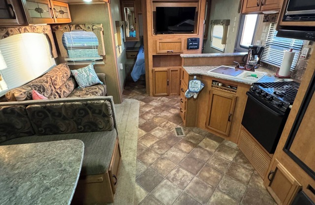 Spacious RV with AC in charming Holly Beach