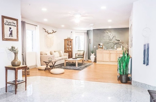 Spacious Sanctuary: Creek Access, Tesla Charger, Hammocks, Fire Pit, Pets OK