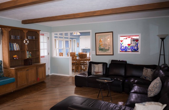 Spacious SE Executive Home 10 beds 3 living rooms fast WIFI